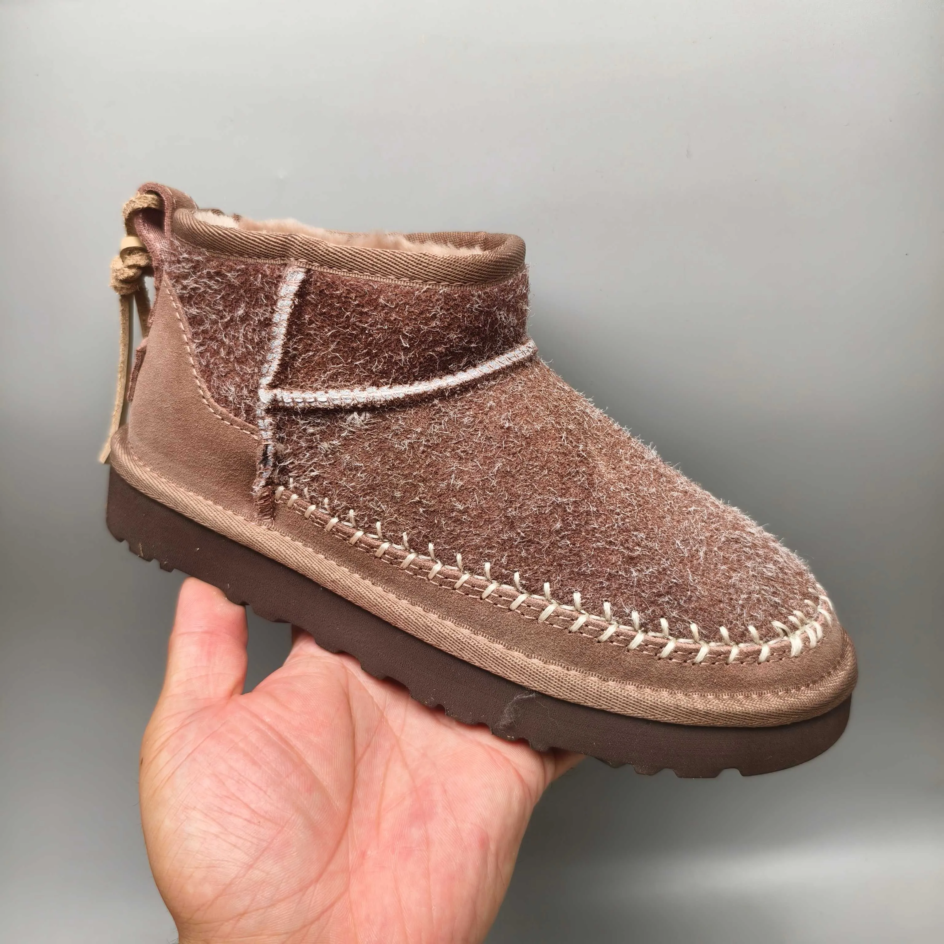 💰520 UGG sheepskin all-in-one snow boots 1538 Features anti-suede back strap women's shoes Color: sand brown Matching size: 35-40